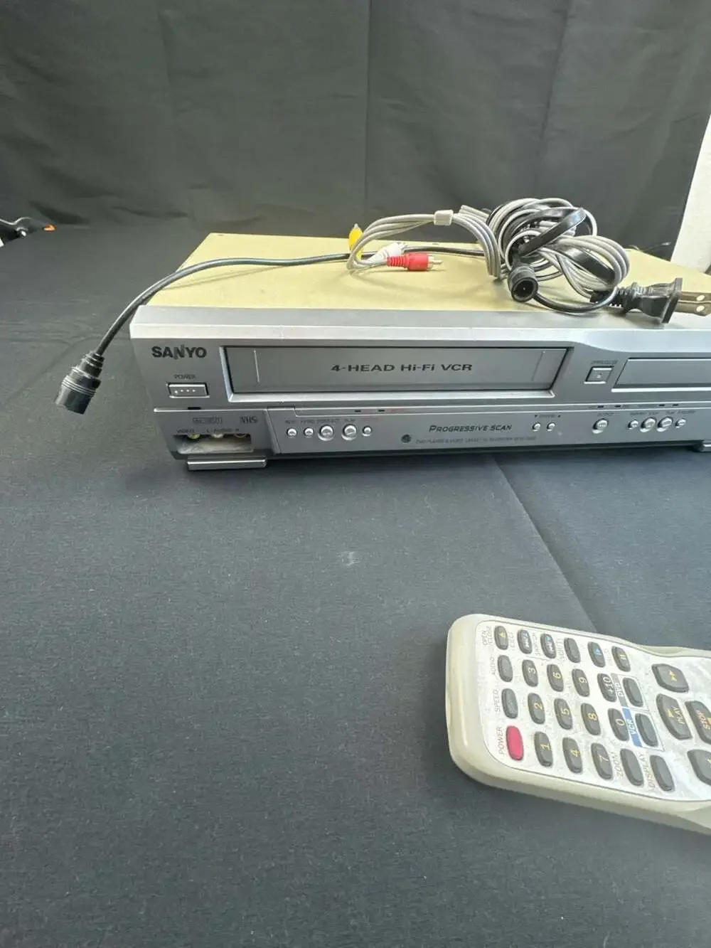 Sanyo DVW-7200 DVD Player & Video Cassette Recorder Combo with Remote